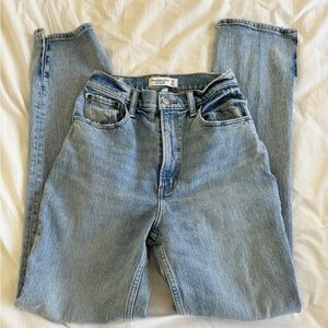 Abercrombie & Fitch Ultra High Rise 90s Straight Jean